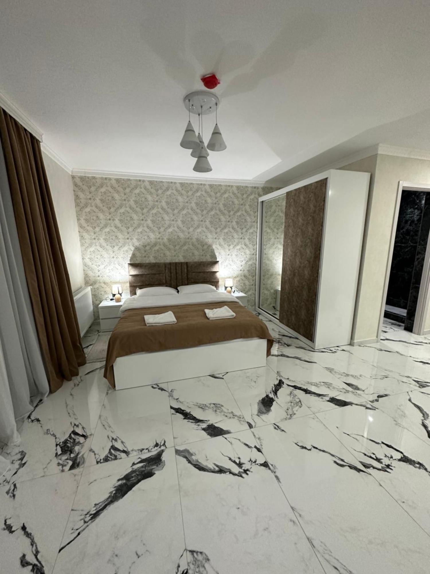 Park Hotel 博尔若米 外观 照片